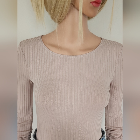 FOREVER 21 BEIGE RIBBED STRETCHY CREW NECK BODYSUIT NWOT SMALL - Picture 7 of 8